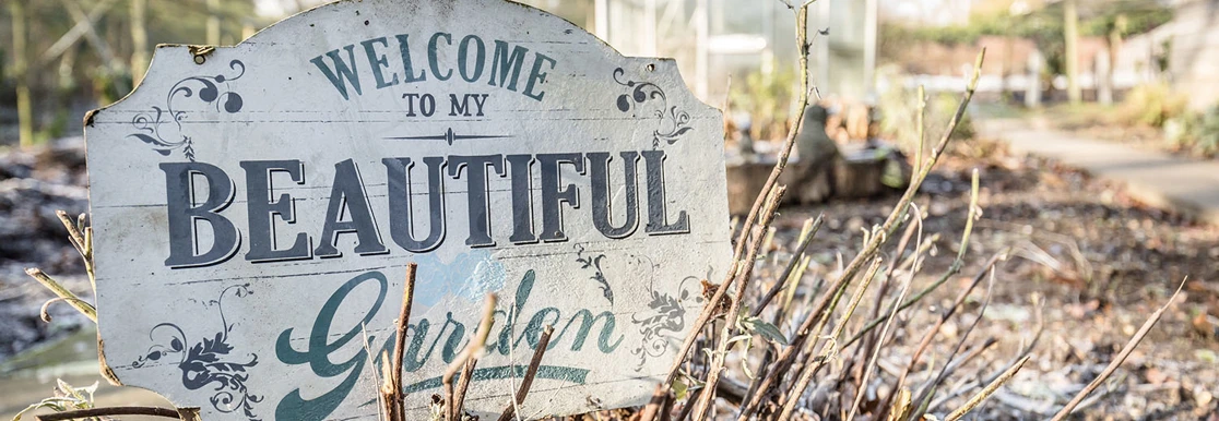 Sign that reads 'Welcome to my beautiful garden'